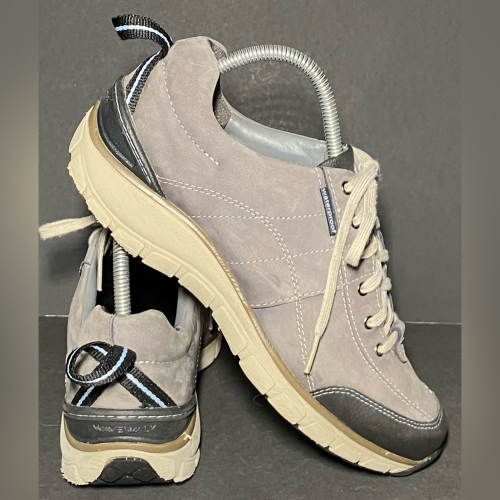 Clarks Wave Walk Nubuck Suede Beige Leather Comfort Walking Shoes Women’s 9